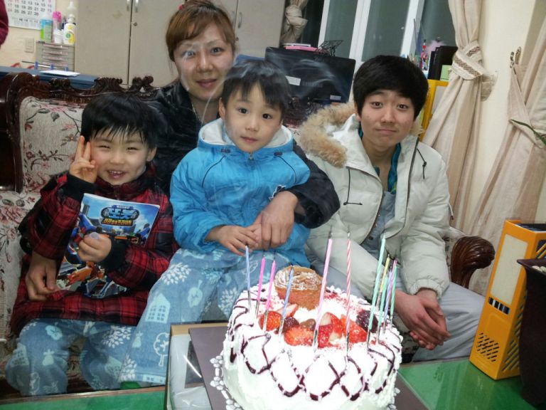 이주연본부장님의 생신파티를 하였습니다~