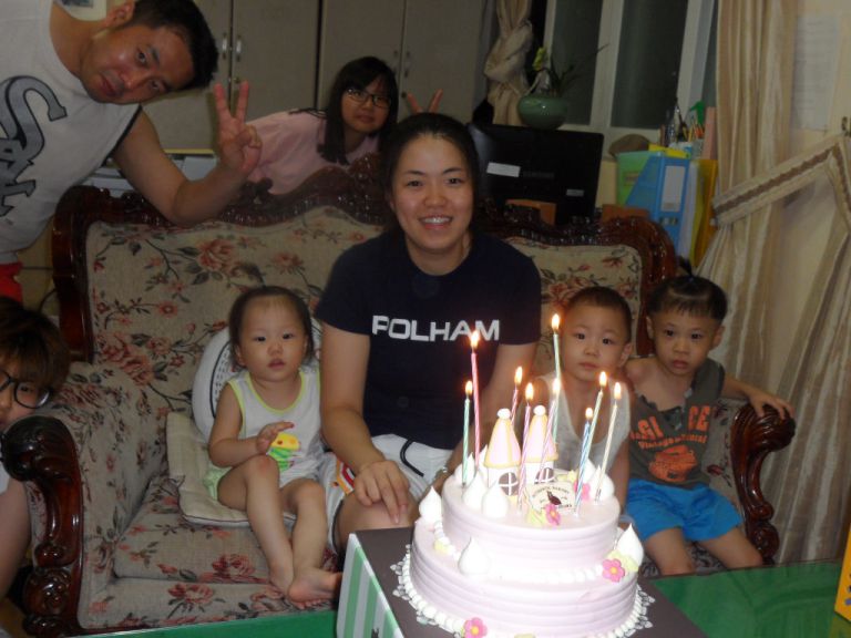 김련하선생님의 생일파티를 하였습니다.