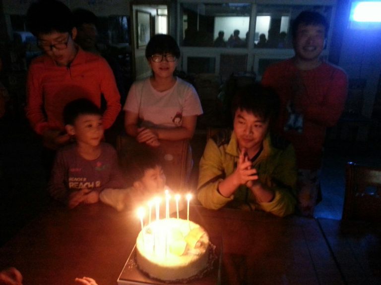 김재동팀장님 생일파티가 있었습니다.(10월7일)
