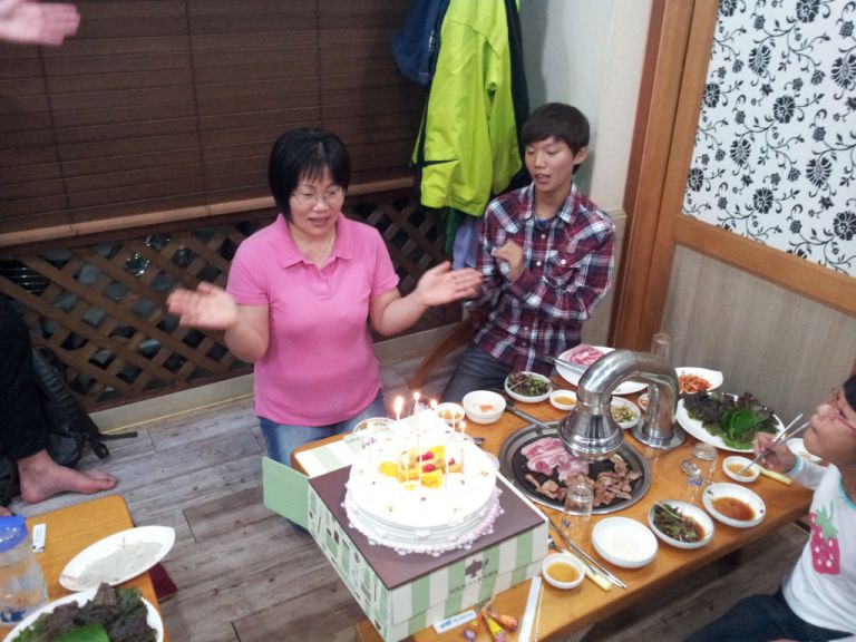 황원순이모님 생신파티를 하였습니다.